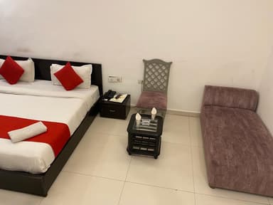 Delhi-airport-plaza-Deluxe-room1 front view Delhi-airport-plaza-Deluxe-room1 front view